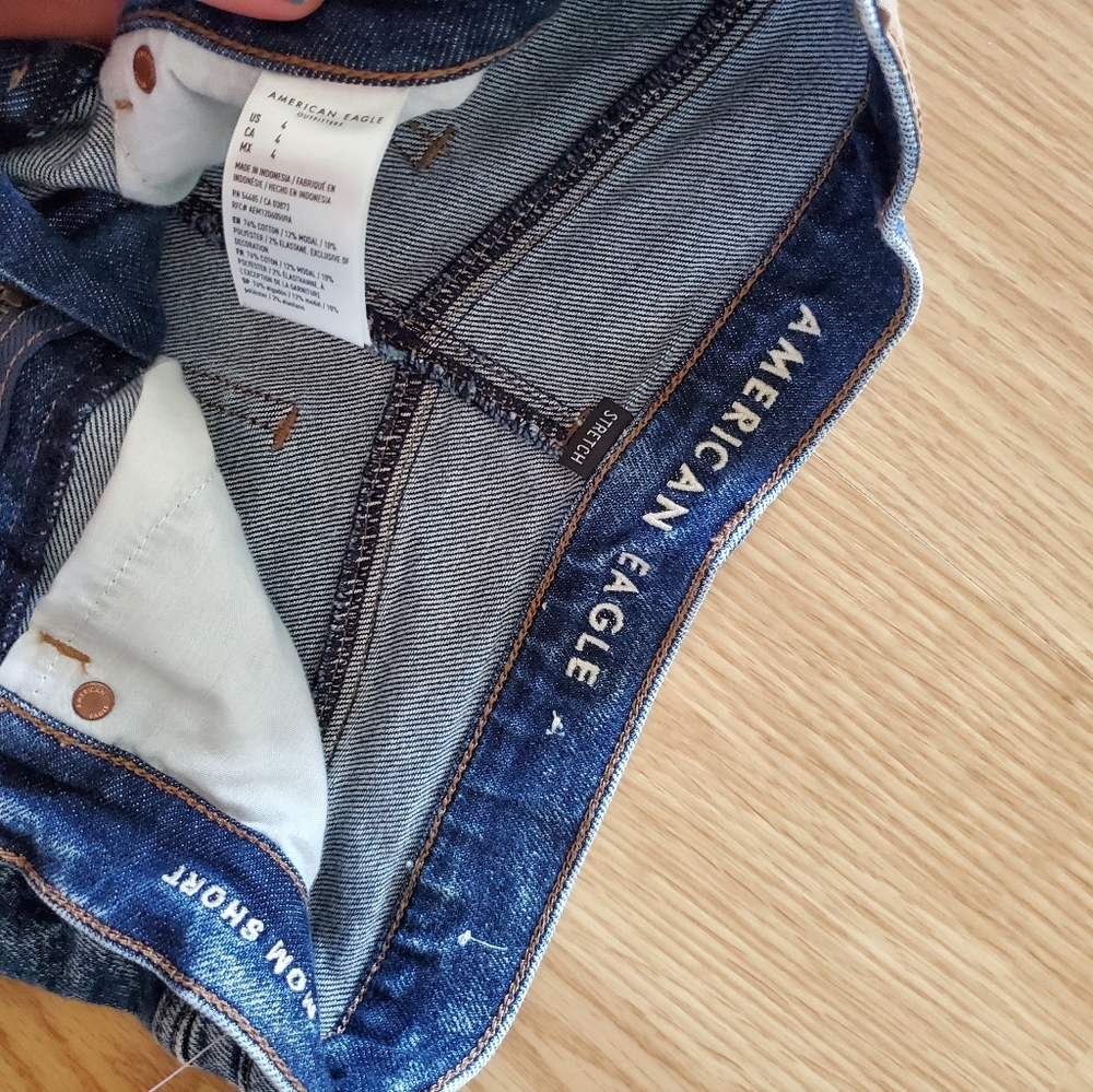 American eagle size 4 distressed shorts ripped dark wash denim - Picture 2 of 5